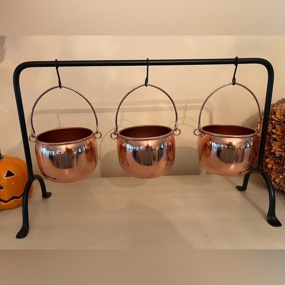 Halloween Witch’s Fiery Cauldrons Stand - Picture 14 of 14
